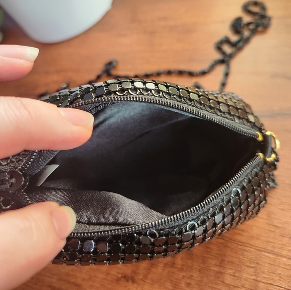 Black Metal Mesh Sparkling Mail Chain Wristlet / Mini Bag - Picture 3 of 5